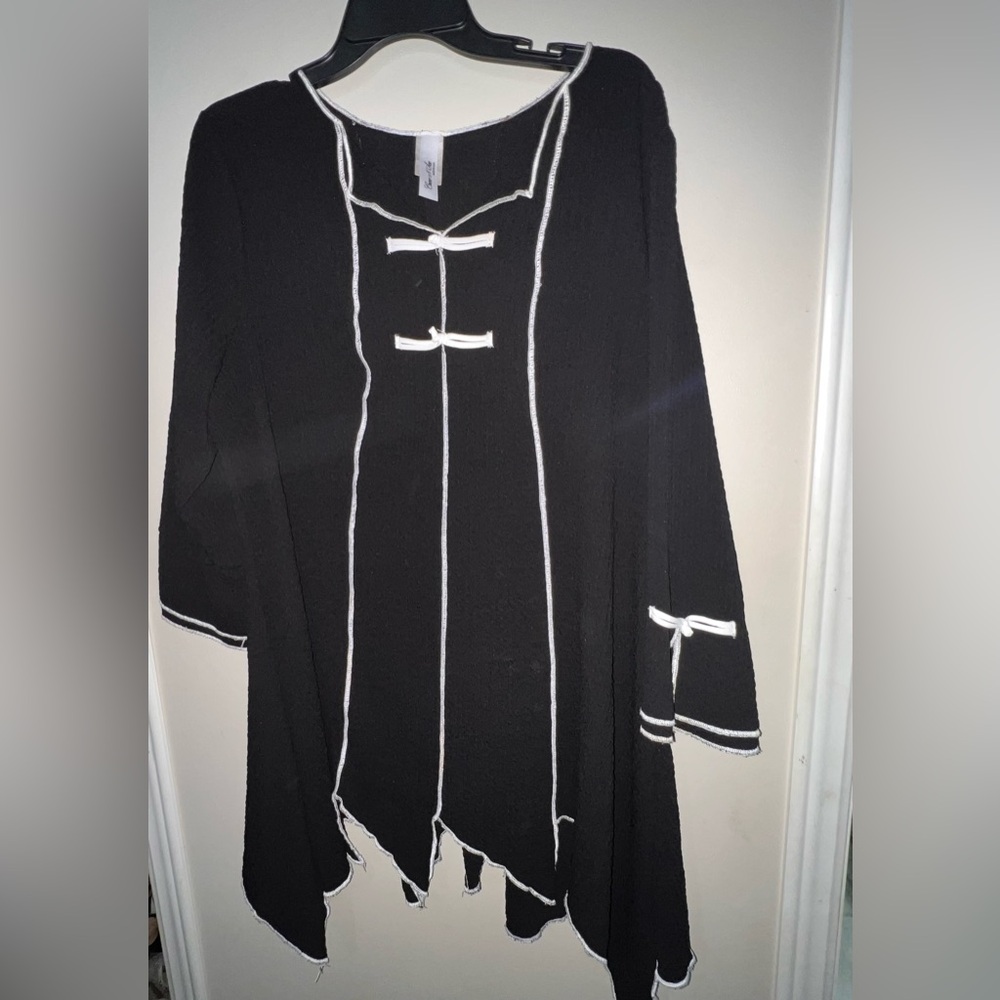 Black and White Long Sleeve Top Come N See Top Shirt